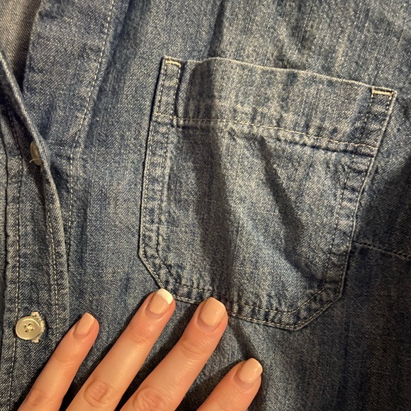 NWOT💙 Relaxed Chambray Classic Shirt - Picture 3 of 8